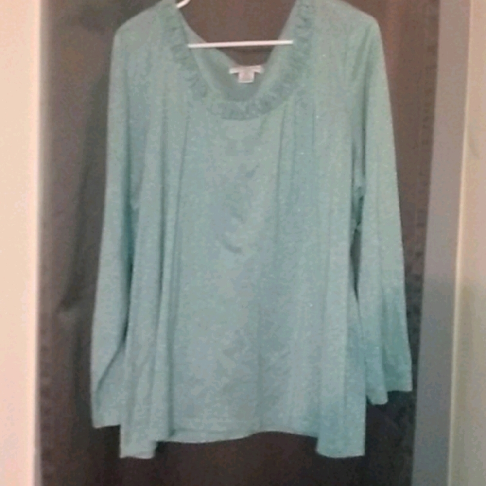 Sparkly, light blue to p